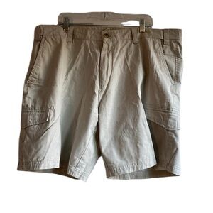 Island Republic cargo tan shorts 6 pockets Comfort stretch waist. Size 44W